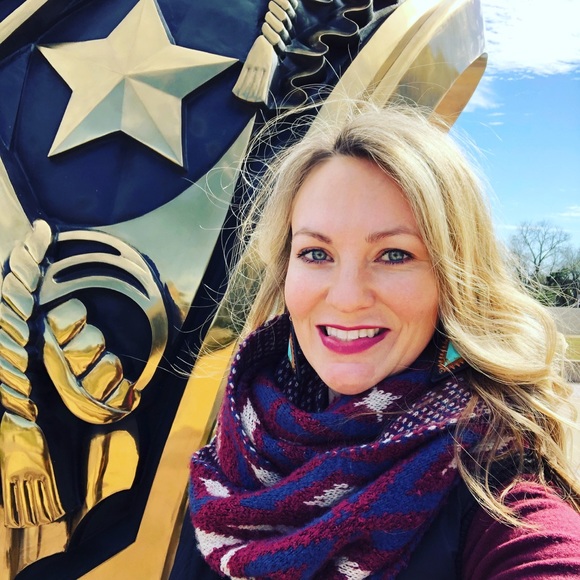 Meet your Posher, Jessica - Picture 1 of 1